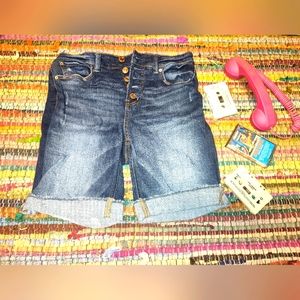 Size 4 Mid Leg Cut Off Jean Shorts Size Women's 4 🌈